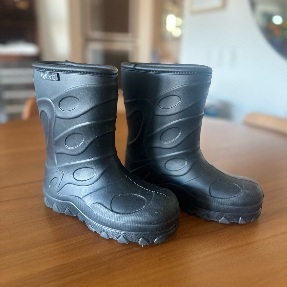 Kuling Kids Black Waterproof Boots in pristine conditions!
